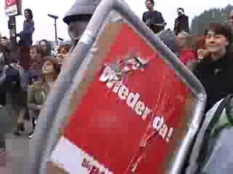 Youtube: Gemüseschlacht an der Oberbaumbruecke 2005