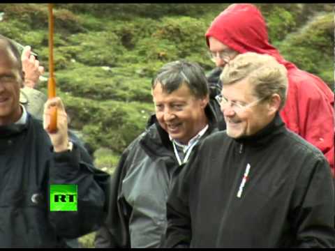 Youtube: Rare footage: 2011 Bilderbergers mountain walk - can you name them all?