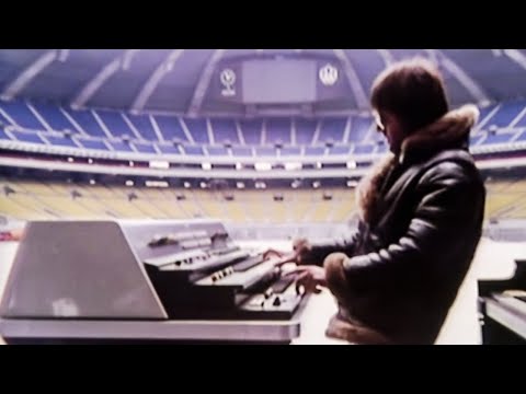 Youtube: Emerson, Lake & Palmer - Fanfare For The Common Man (Live at Olympic Stadium, Montreal, 1977)