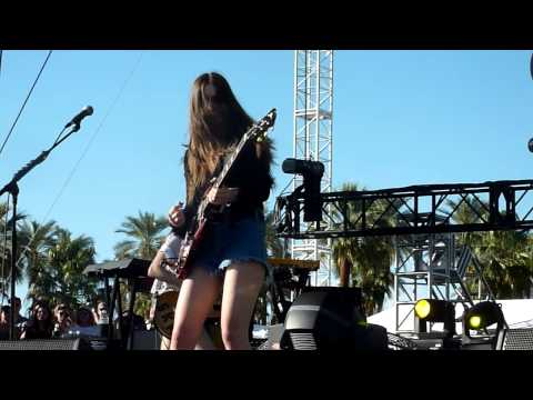 Youtube: HAIM - Oh Well (Fleetwood Mac Cover) Coachella