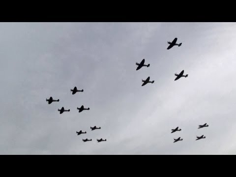 Youtube: 🇬🇧 16 Spitfires Flying Together, The Sound of Victory  " Goosebumps " 🇬🇧