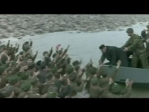 Youtube: Kim Jong Un chased by his military fans