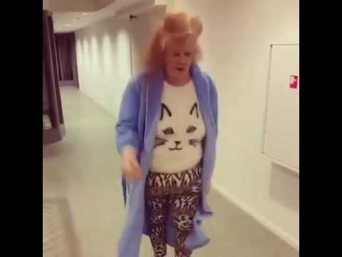 Youtube: Alte Frau tanzt sehr witzig ;D
