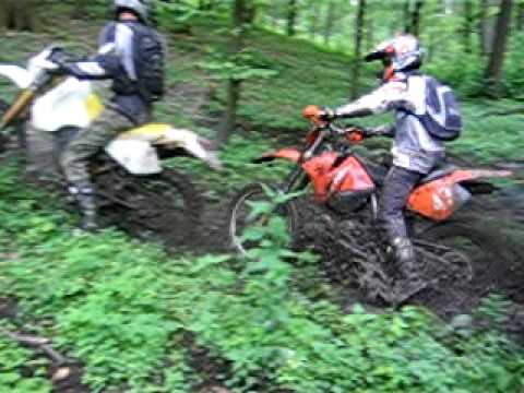 Youtube: dr 350 s i ktm 200sx w błocie, hard mud
