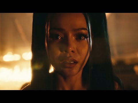Youtube: Bella Poarch - Dolls (Official Music Video)