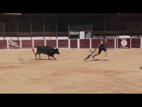 Youtube: Amazing footballers jump bull