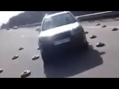 Youtube: 🔴 Ukraine War - Ukrainian Civilians Driving Straight Through Minefield