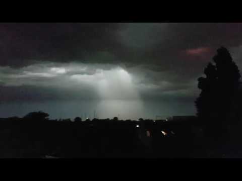 Youtube: Mysteriöses ,,Leuchten über Düsseldorf,,