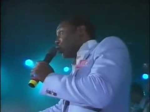 Youtube: George Benson - Kisses In The Moonlight - Clipe Original 1986