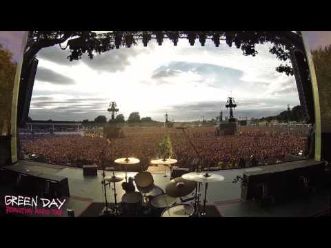 Youtube: Green Day Crowd Singing Bohemian Rhapsody [Live in Hyde Park 2017]