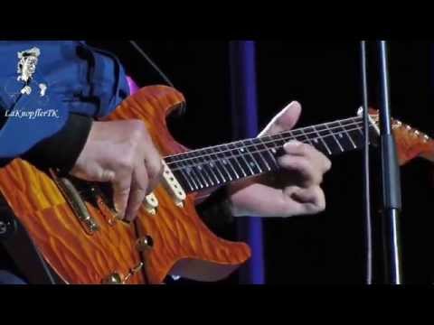 Youtube: AMAZING!!! Mark Knopfler - Telegraph Road (Sevilla 26.07.2015)