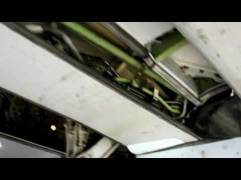 Youtube: Boeing 737 flaps exterior view