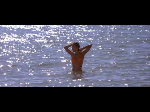 Youtube: Halle Berry - 007 Bond Girl