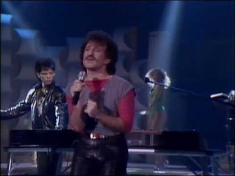 Youtube: Matthew Wilder - Break My Stride ( Full & HQ )