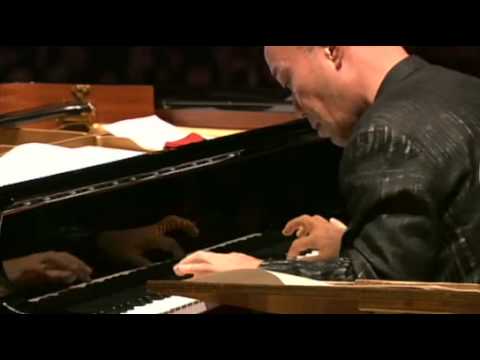 Youtube: 久石讓 Joe hisaishi Live - One Summer's Day (from Spirited Away)