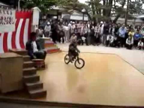 Youtube: Monkey riding a bike - Entry Of The Gladiators (Circus Music)