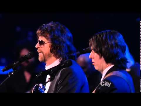 Youtube: Jeff Lynne, Dhani Harrison and Joe Walsh - Something