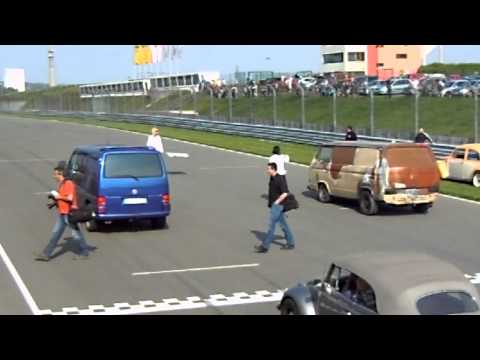 Youtube: T3 Rusty vs. VW T4 Viertelmeile Sachsenring