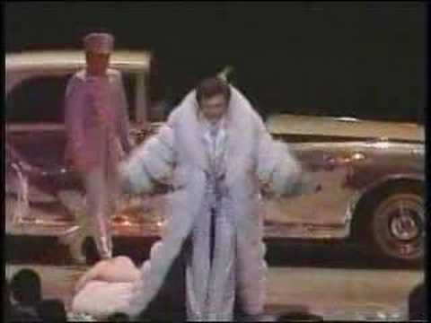 Youtube: Liberace Music Video & Entrance 1981