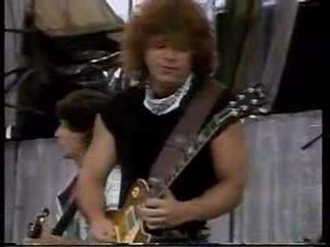 Youtube: REO Speedwagon Can't fight this feeling @Live AId