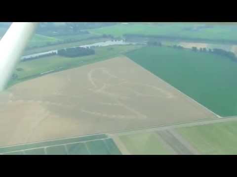 Youtube: Schmetterlingsmann Kornkreis Antwort   Land Art   riesig   -XL D-Sign-   Projekt Atlas    Hilferuf