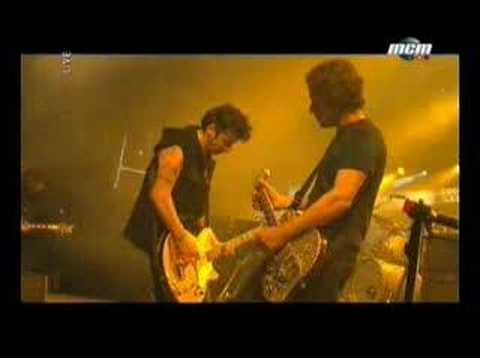 Youtube: The Cure - The Kiss live