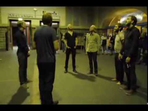 Youtube: Árstíðir - Heyr himna smiður (Icelandic hymn) in train station