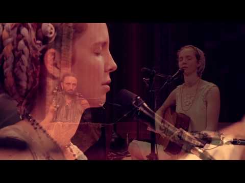 Youtube: Ajeet Kaur - Kiss the Earth (La Luna) [Live in Amsterdam]