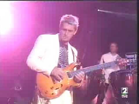 Youtube: Mike Oldfield - Moonlight Shadow Live 1998
