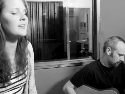 Youtube: Frida Amundsen - Closer [Live in studio] [2011]