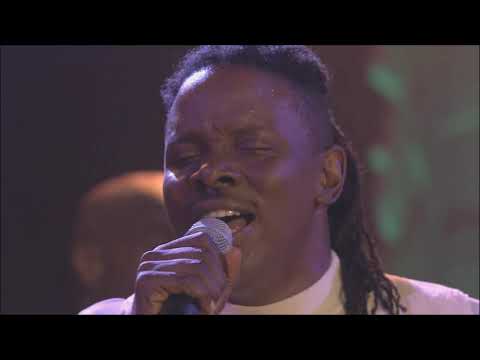 Youtube: Earth wind and fire -  can't hide love (Live)