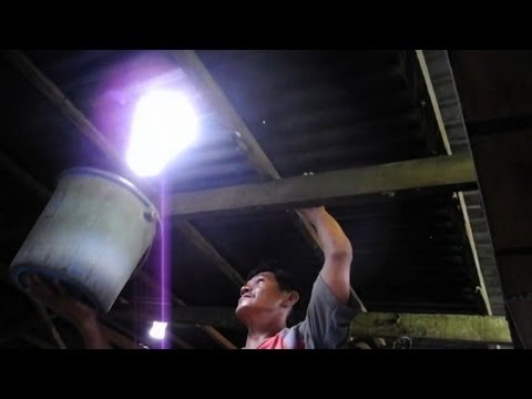 Youtube: Flaschenlampen bringen Licht in Slumhütten