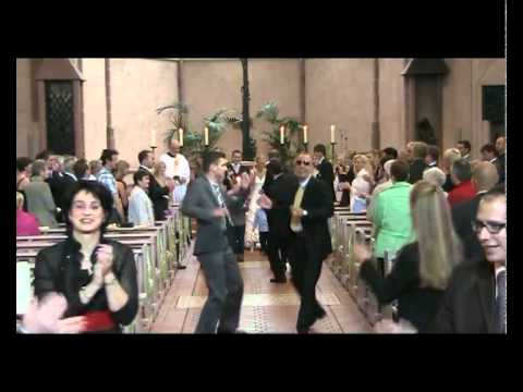 Youtube: Auszug aus der Kirche mal anders (Hochzeit)