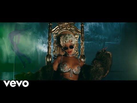 Youtube: Rihanna - Pour It Up (Explicit)