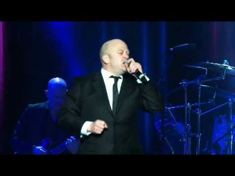 Youtube: THE COMMITMENTS LIVE IN CONCERT - MIDNIGHT HOUR