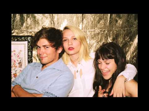 Youtube: Cherry Glazerr - Pizza Monster