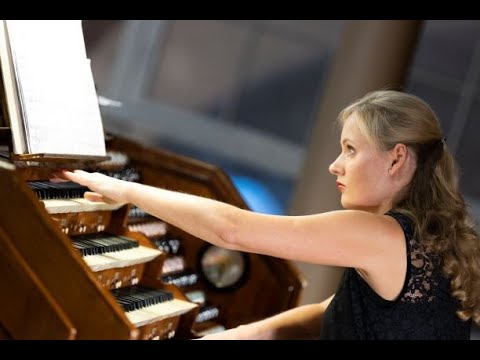 Youtube: J.S. Bach : Toccata and Fugue in D minor BWV 565 / Liene Andreta Kalnciema live at Riga Cathedral