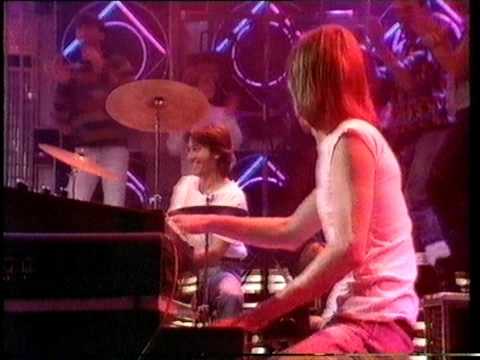 Youtube: Status Quo - Marguerita Time. Top Of The Pops 1983