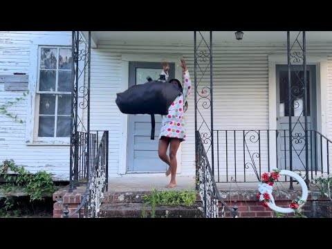 Youtube: KEEP ON ROLLIN - King George (female version) parody 😂