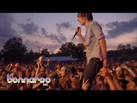 Youtube: Phoenix "1901" -- Bonnaroo 2010 | Bonnaroo365