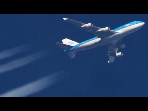 Youtube: Contrails! Boeing 747-800, Airbus A380. Planes At Cruising Altitude (HD)