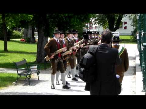 Youtube: Salutschüsse am Mattsee in Österreich