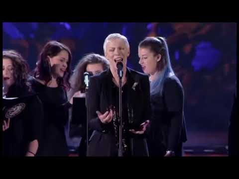 Youtube: Annie Lennox Angels From The Realms of Glory Live Vatican 2017