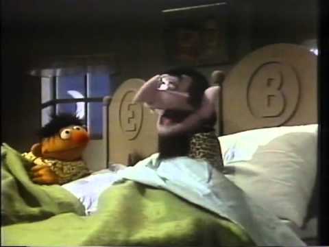 Youtube: Sesamstraße - Graf Zahl übernachtet bei Ernie und Bert: Schäfchen zählen