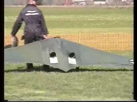 Youtube: RC GIANT SCALE HORTEN WING 229 + CONCORD + MESSERSCHMIDT ME 262 AT LMA ROUGHAM MODEL RC SHOW - 2006