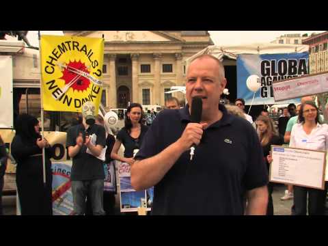 Youtube: Christoph Hörstel  Demonstration gegen Chemtrails - GMACAG: Berlin 25.4.2015