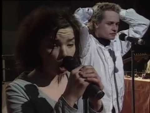 Youtube: The Sugarcubes - Deus