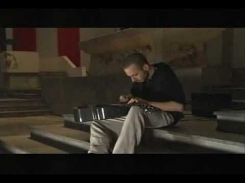 Youtube: Erik Mongrain - Air Tap!