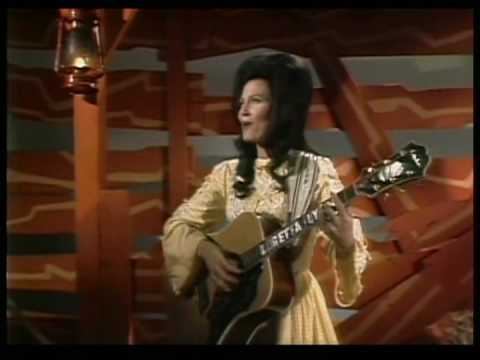 Youtube: Loretta Lynn - Fist City (2)