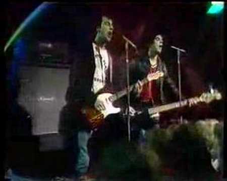 Youtube: The Stranglers - No More Heroes TOTP 1977